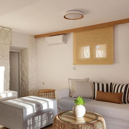 Villa Seashell -Wonderful Newly Renovated Villa On The Beach Galatás Exterior photo