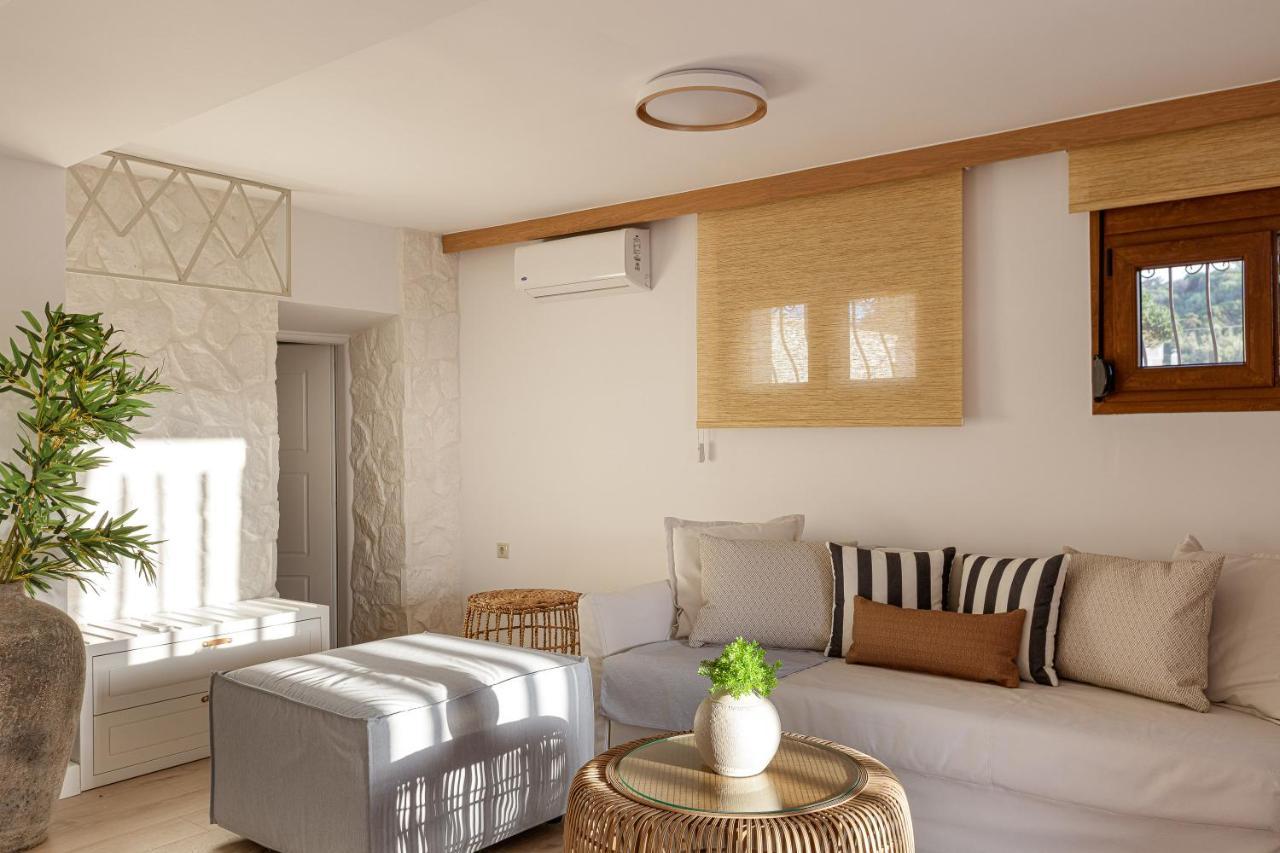 Villa Seashell -Wonderful Newly Renovated Villa On The Beach Galatás Exterior photo