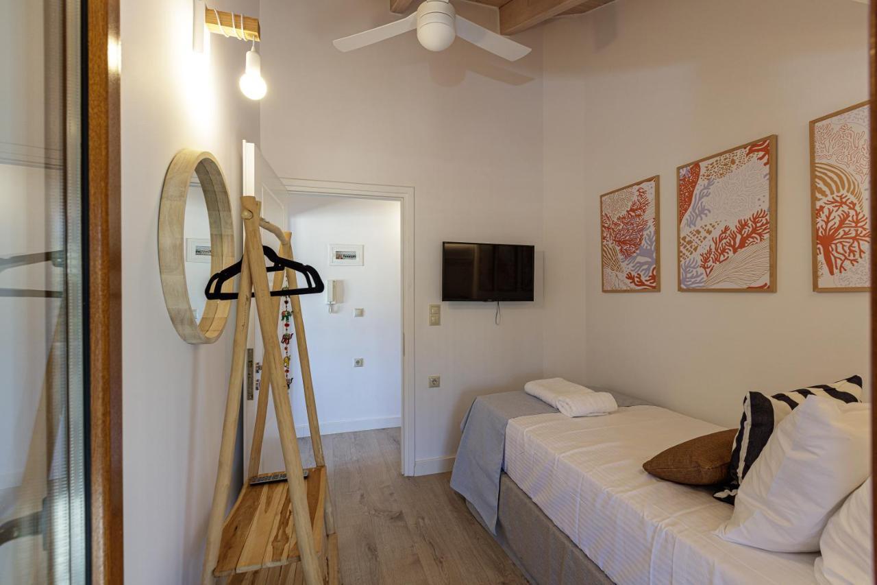 Villa Seashell -Wonderful Newly Renovated Villa On The Beach Galatás Exterior photo