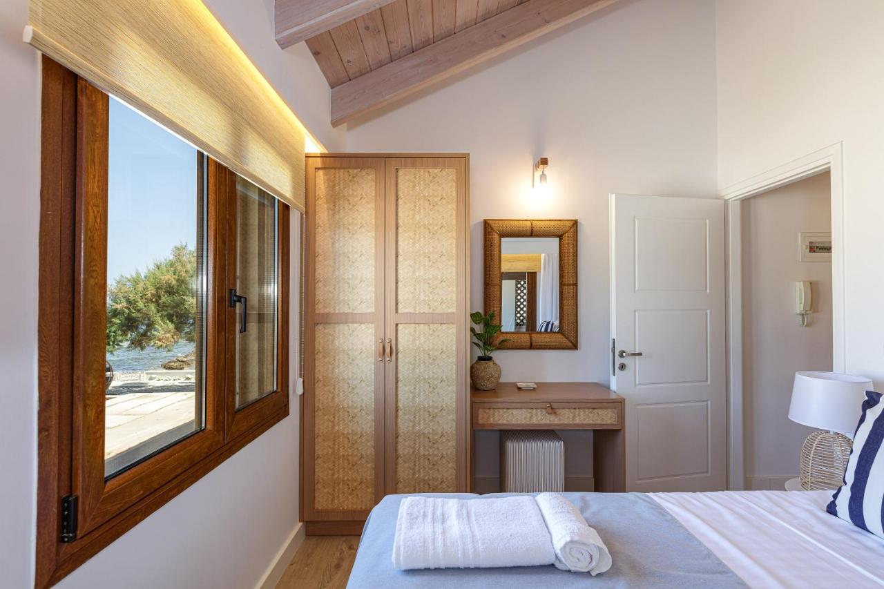 Villa Seashell -Wonderful Newly Renovated Villa On The Beach Galatás Exterior photo