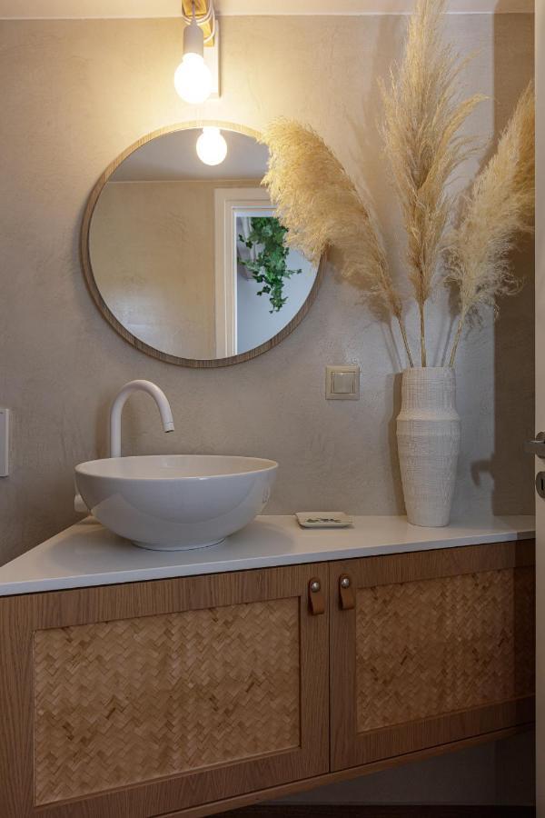 Villa Seashell -Wonderful Newly Renovated Villa On The Beach Galatás Exterior photo
