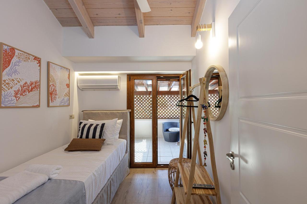Villa Seashell -Wonderful Newly Renovated Villa On The Beach Galatás Exterior photo