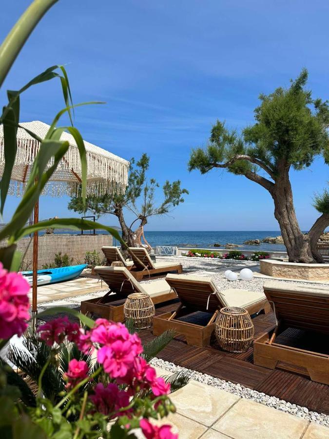Villa Seashell -Wonderful Newly Renovated Villa On The Beach Galatás Exterior photo